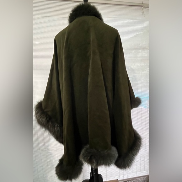 St. John Angora Cape lined with Fox Fur - Picture 4 of 6